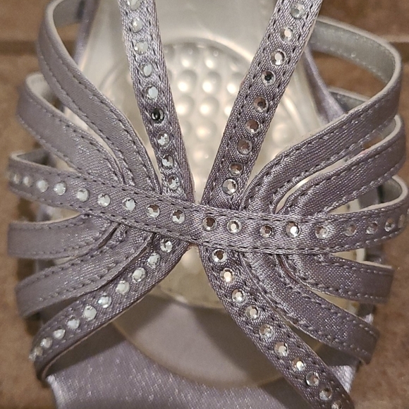 I. miller silver strappy satin dress heels 6.5 - Picture 6 of 8